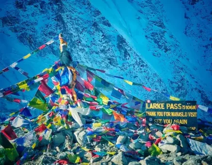 Manaslu-trek-larke-pass